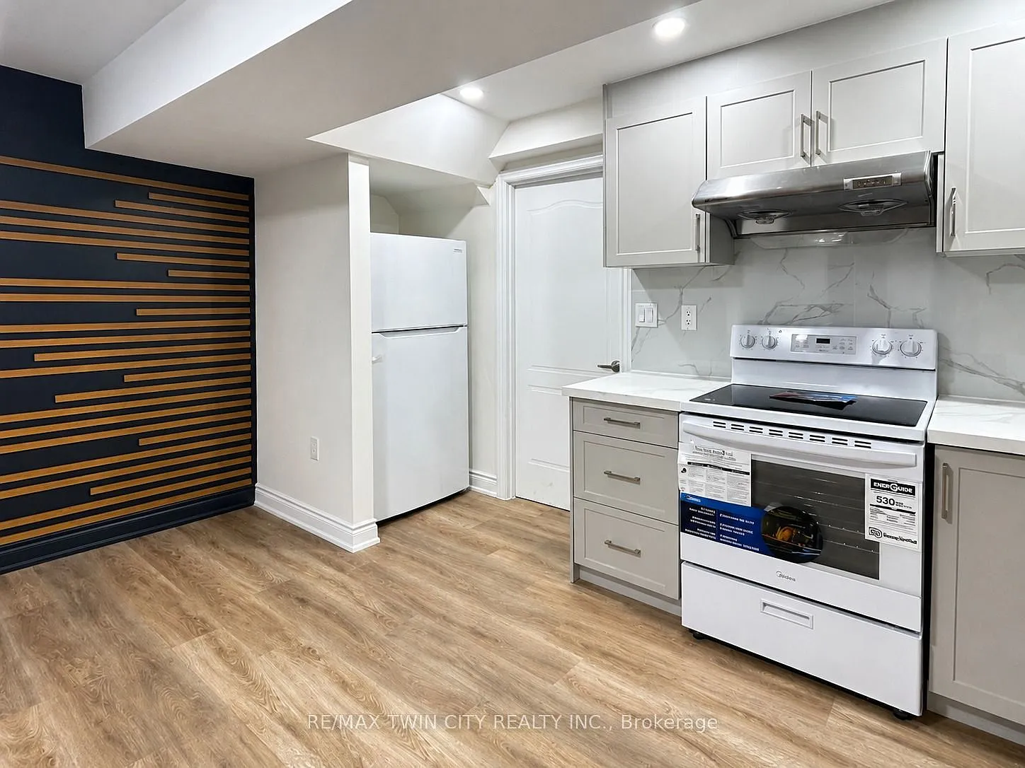2 bed, $1,650 — Photo 4