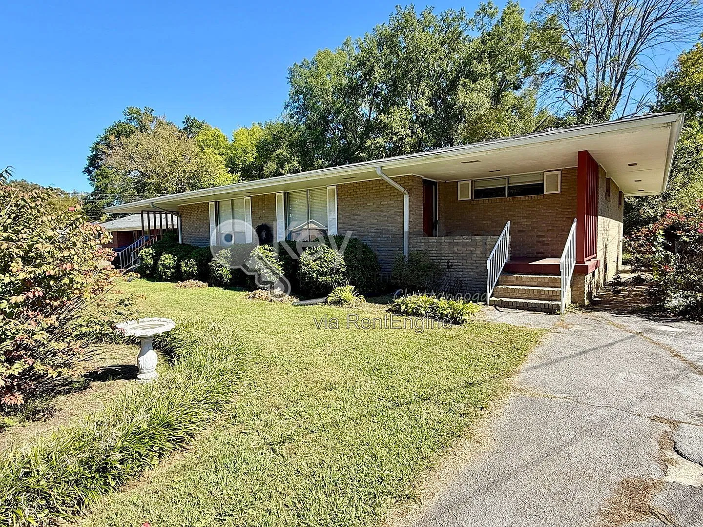 2 bed, 1.0 bath, 918 sqft, $1,200 — Photo 2