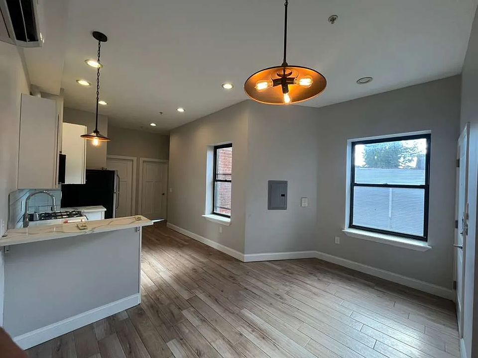 1st image of 46 Clifton Pl Floor 3D