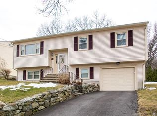 1 Cassisi Ct, North Providence, RI 02904