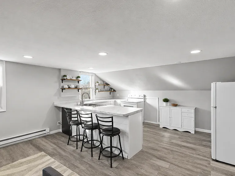 501 W 3rd St #2 — Photo 5