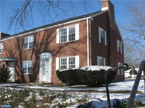 200 Maplewood Dr #D, Pottstown, PA 19464