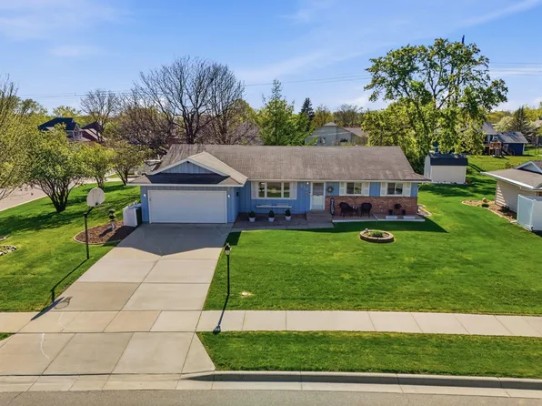 970 Redwood Dr, Apple Valley, MN 55124