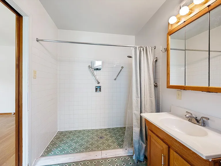 429 S Stratford Ave — Photo 13