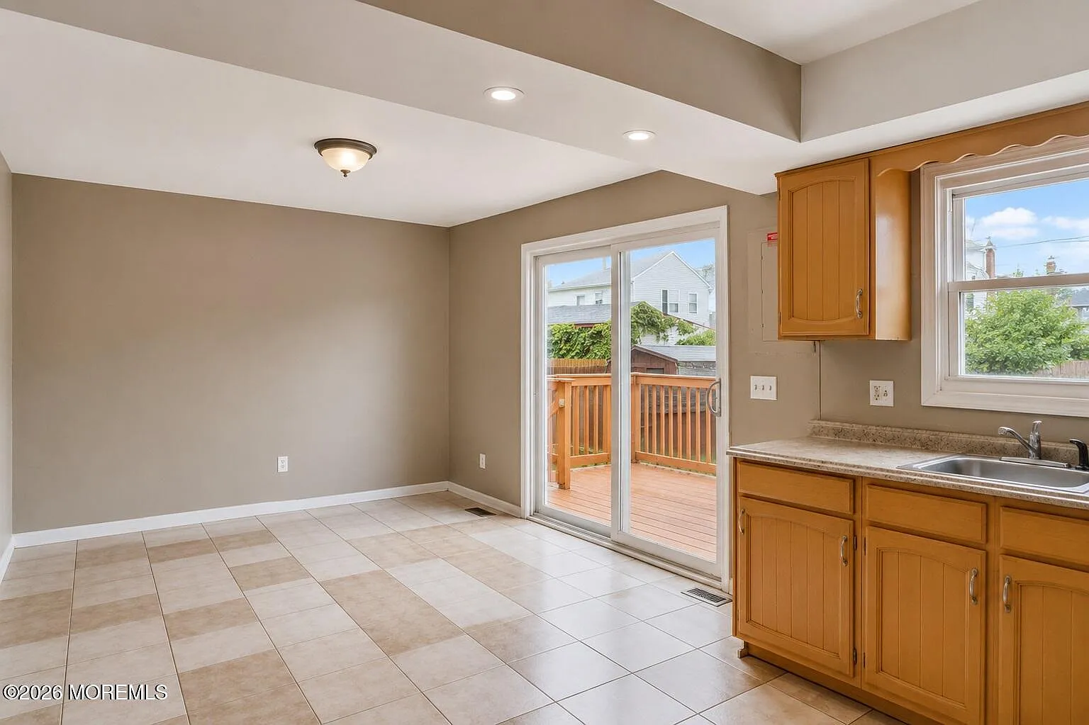 3 bed, 2.5 bath, 1584 sqft, $2,300 — Photo 4