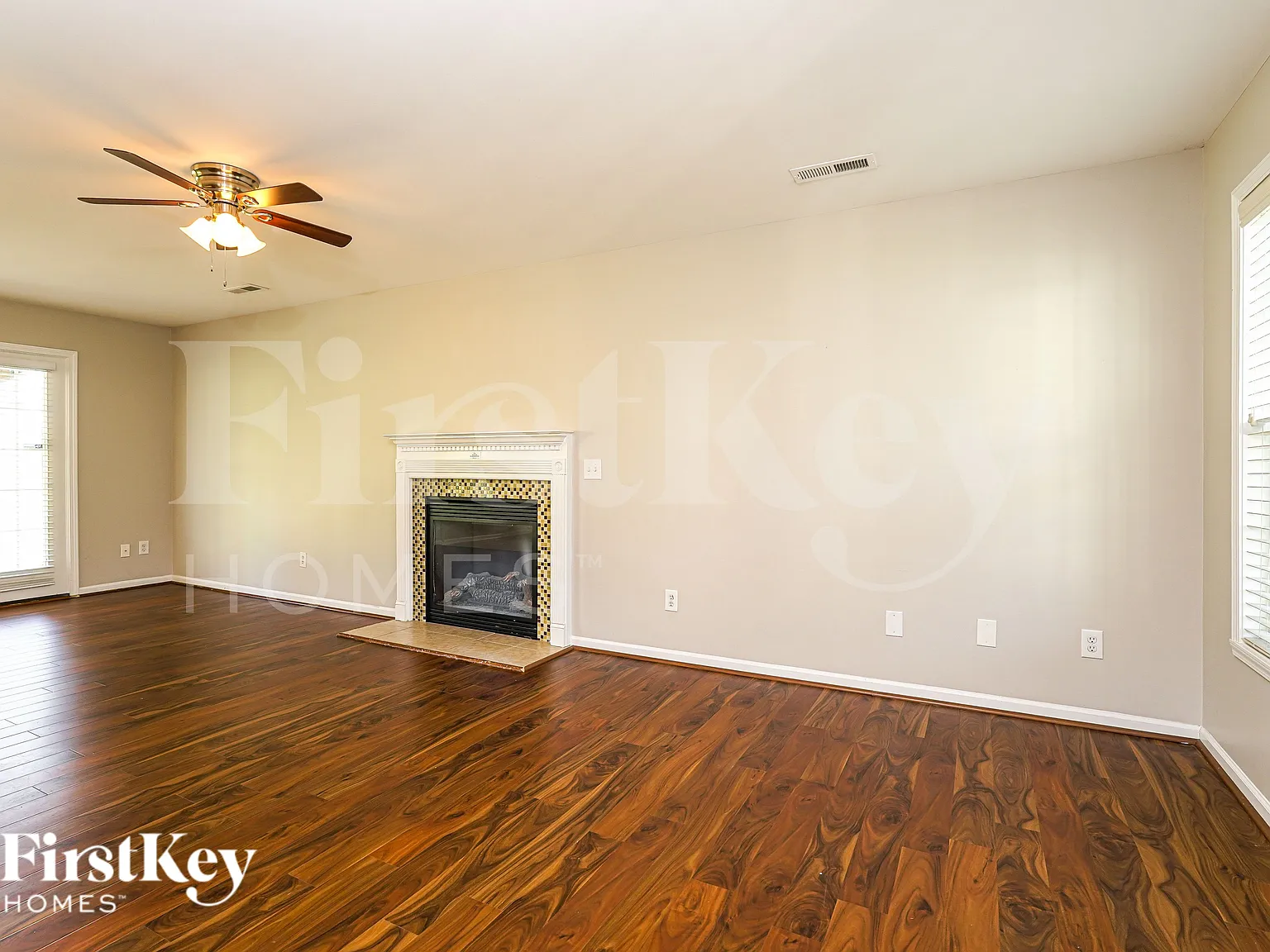 4 bed, 2.5 bath, 2024 sqft, $2,180 — Photo 4