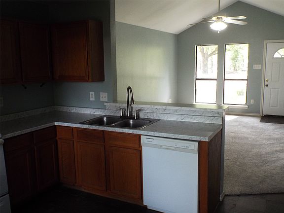 5th image of 747 Luther Ln