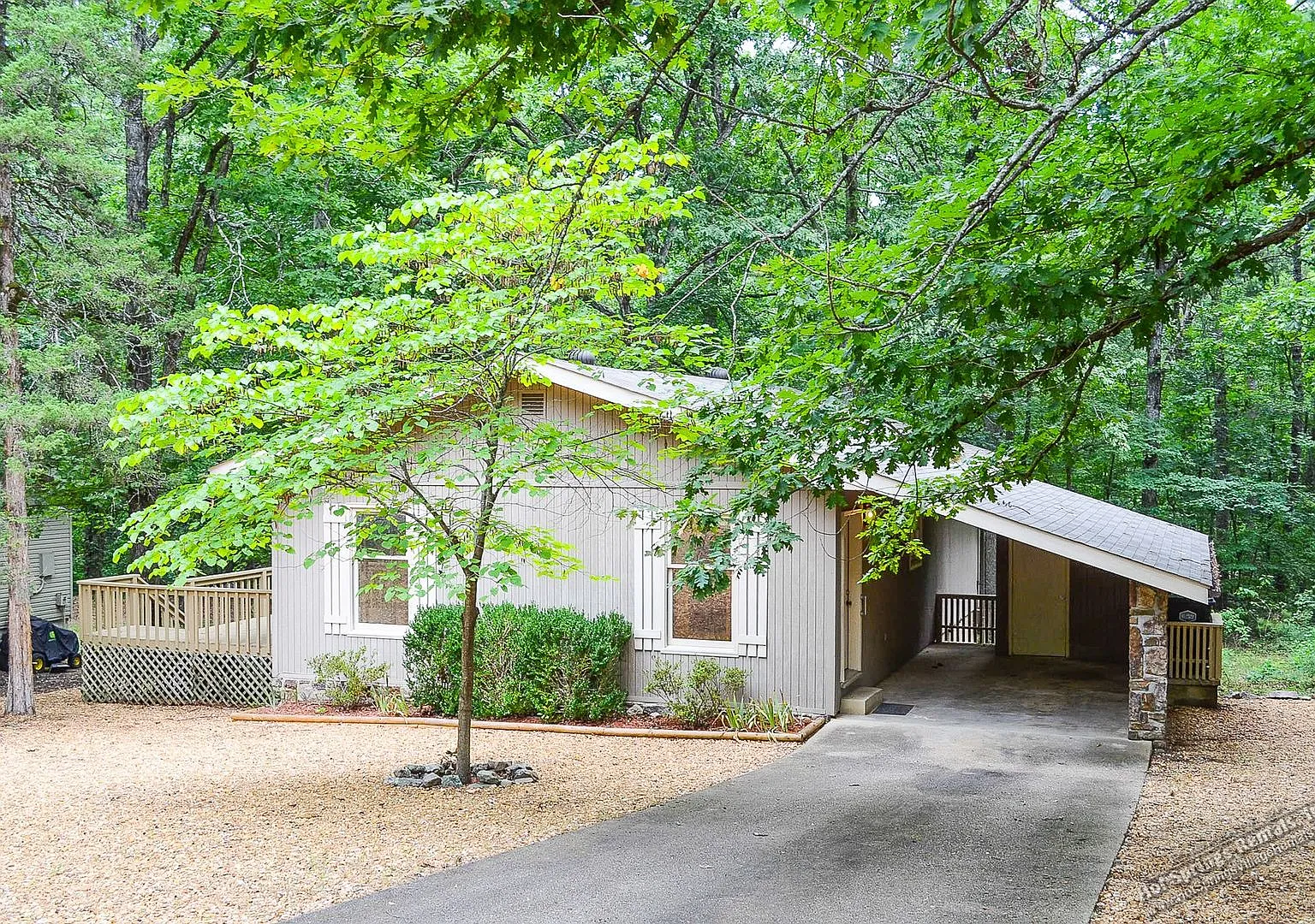 2 Bedroom, 2 Bath Home Near the Glazypeau Gate — Photo 1