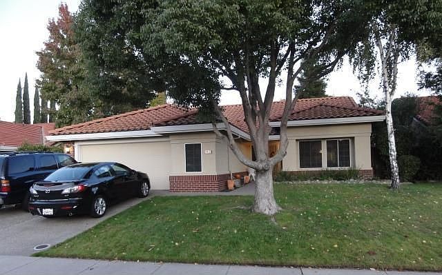 1st image of 1412 Lorimer Way