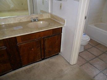 4th image of 13814 New Village Ln