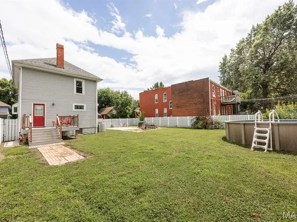 2423 Benton St, Granite City, IL 62040