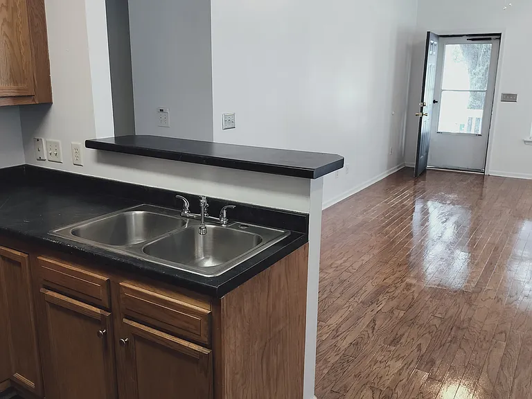 801 S 13th St — Photo 3
