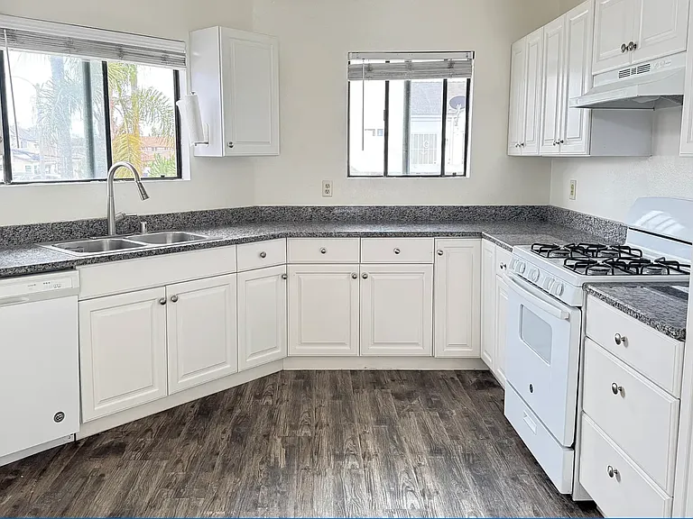13781 Cherry St — Photo 10