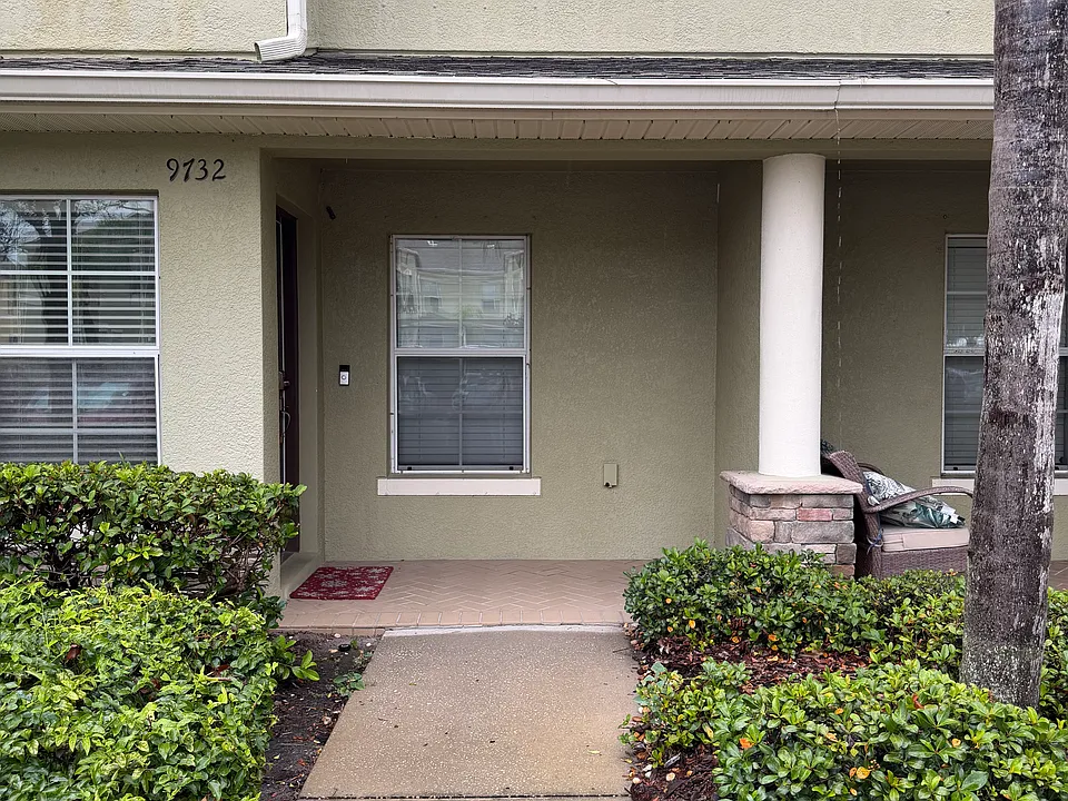 9732 Trumpet Vine Loop
