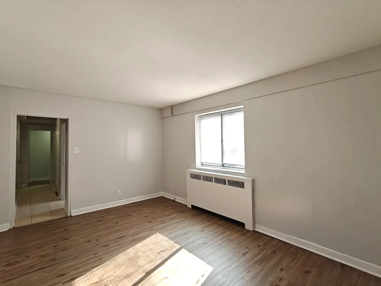 Beautiful Apartment Available Now! — Photo 1