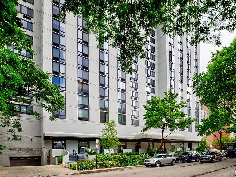 1221 N Dearborn Pkwy #806S — Photo 1