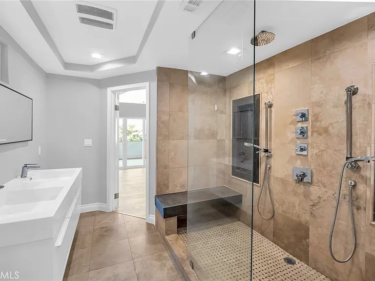 4642 Poe Ave — Photo 24