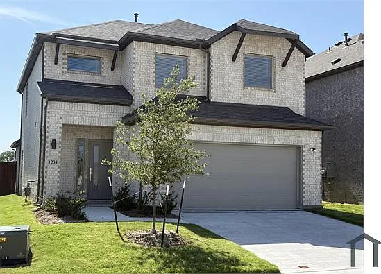 4 bed, 2400 sqft, $2,700 — Photo 3