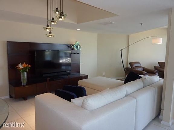 3rd image of 1035 SE 6th Ave #43