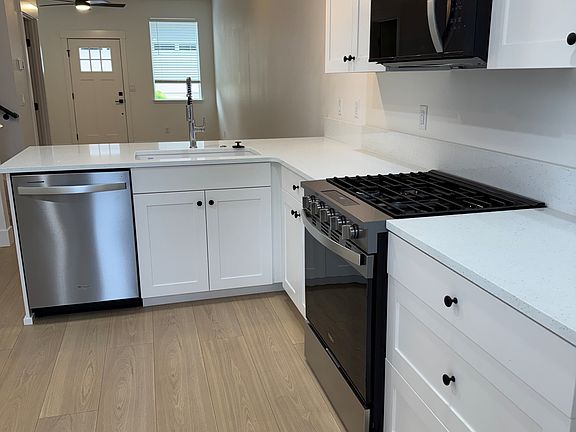 3rd image of 203 Bogey Ln
