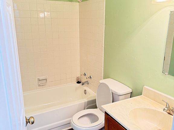 5th image of 410 Oriole Dr