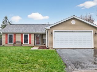 1690 Red Coach Ln, Algonquin, IL 60102