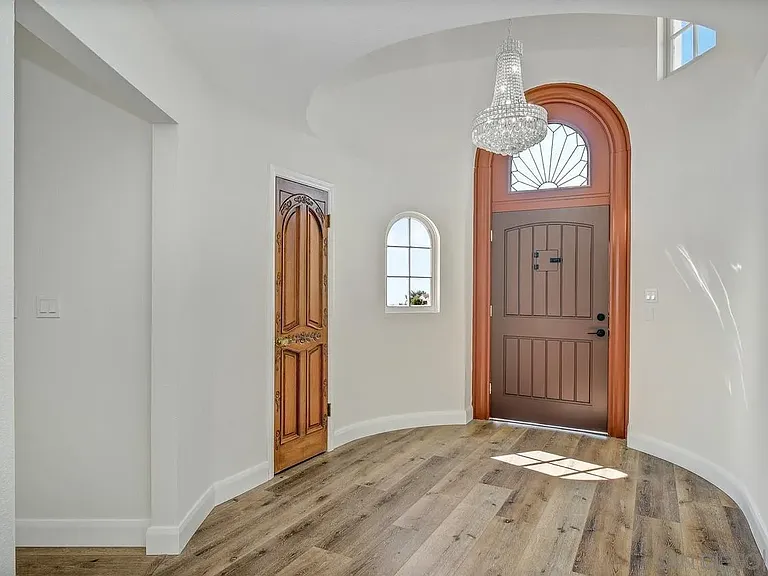 1935 Nautilus St — Photo 5
