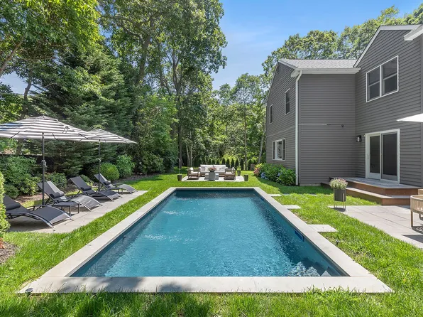 66 Knoll Rd, Southampton, NY 11968