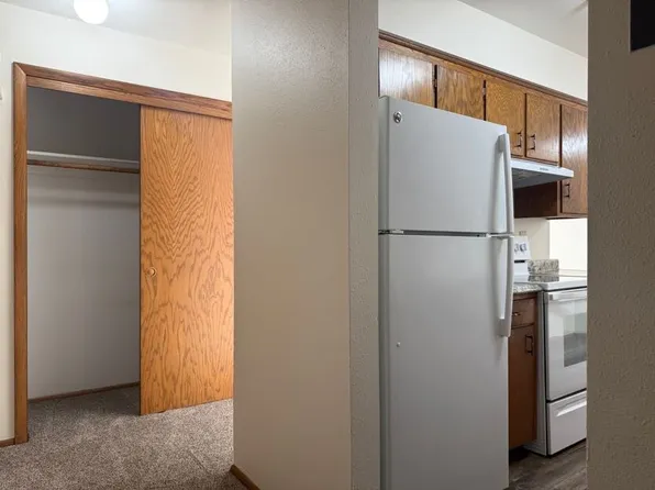 301 6th St S #15, Moorhead, MN 56560