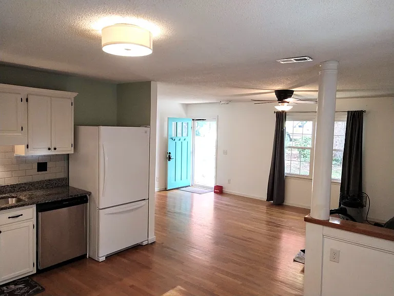 400 Hillstone Dr — Photo 9