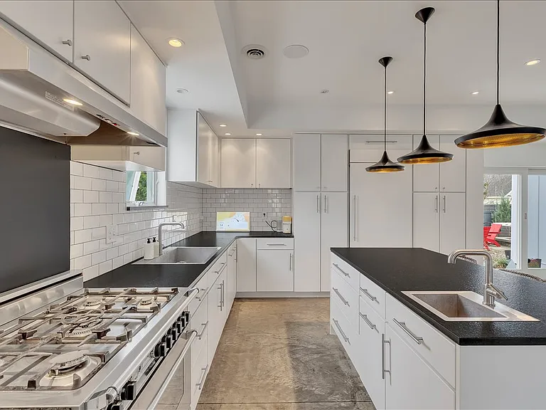 18 Granite St — Photo 39
