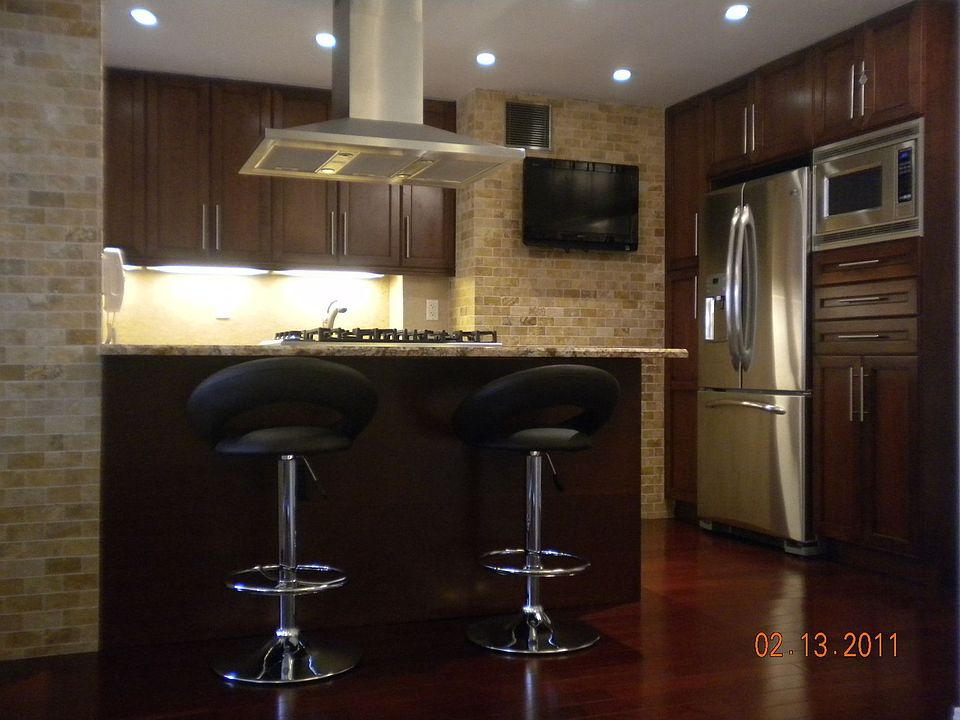 1st image of 320 E 54th St