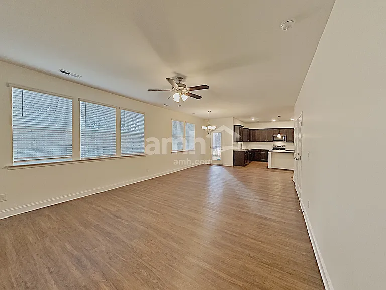 331 Elmhurst Dr — Photo 15