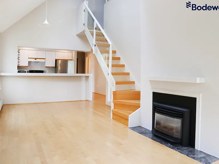 1558 Harwood St — Photo 3