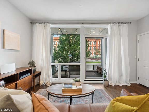 3rd image of 842 N Campbell Ave #1N