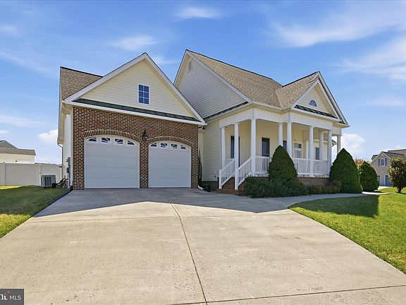 2nd image of 300 Clydesdale Dr
