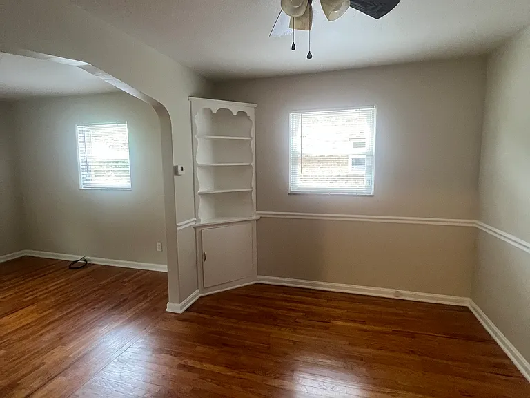 472 E 222nd St #1 — Photo 6