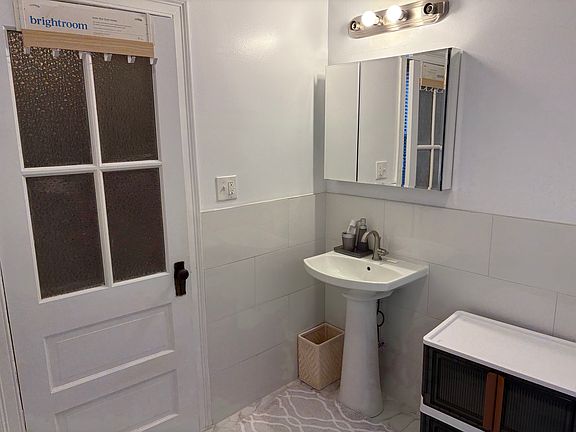 4th image of 393 Stuyvesant Ave #1