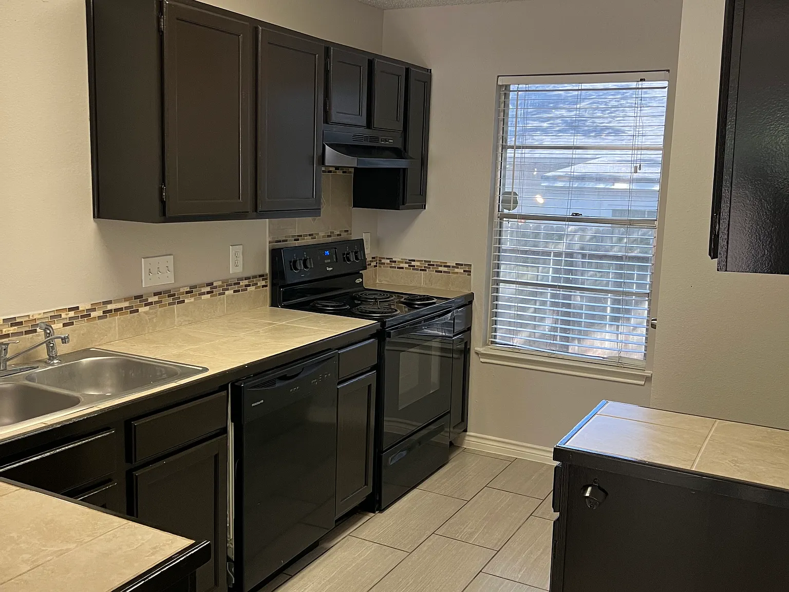 3 bed, 1176 sqft, $1,675 — Photo 2