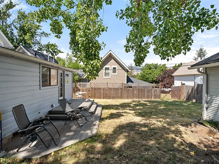 176 Skidmore St — Photo 24