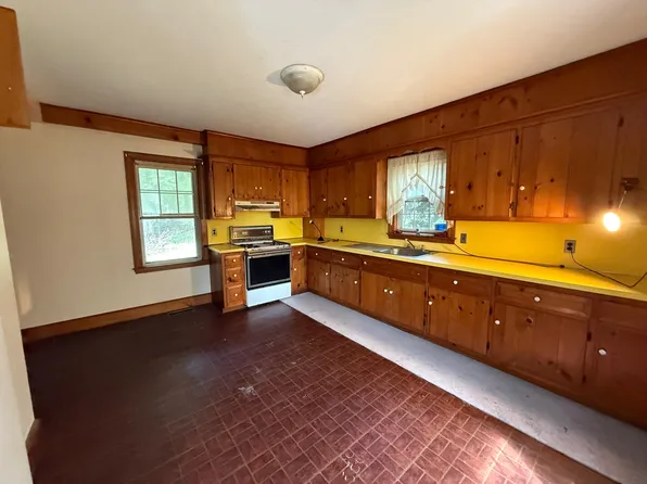 1143 Beacon St #1, Newton Highlands, MA 02461