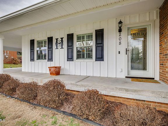 4th image of 208 Bonita Dr
