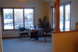 4th image of 935 Cove Ct NW