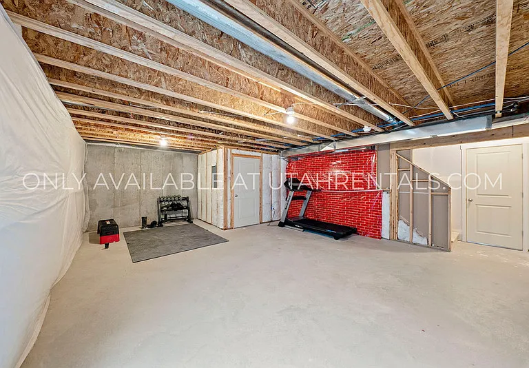 341 N Angus Dr — Photo 15