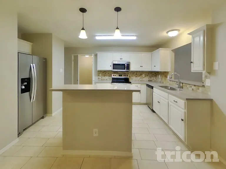 513 Valley View Dr — Photo 5