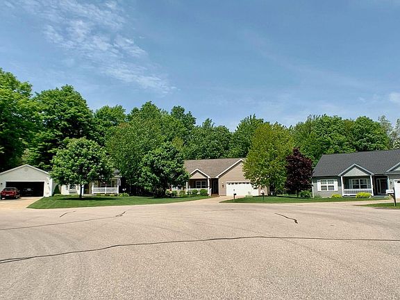 4th image of Glen Woods Trl
