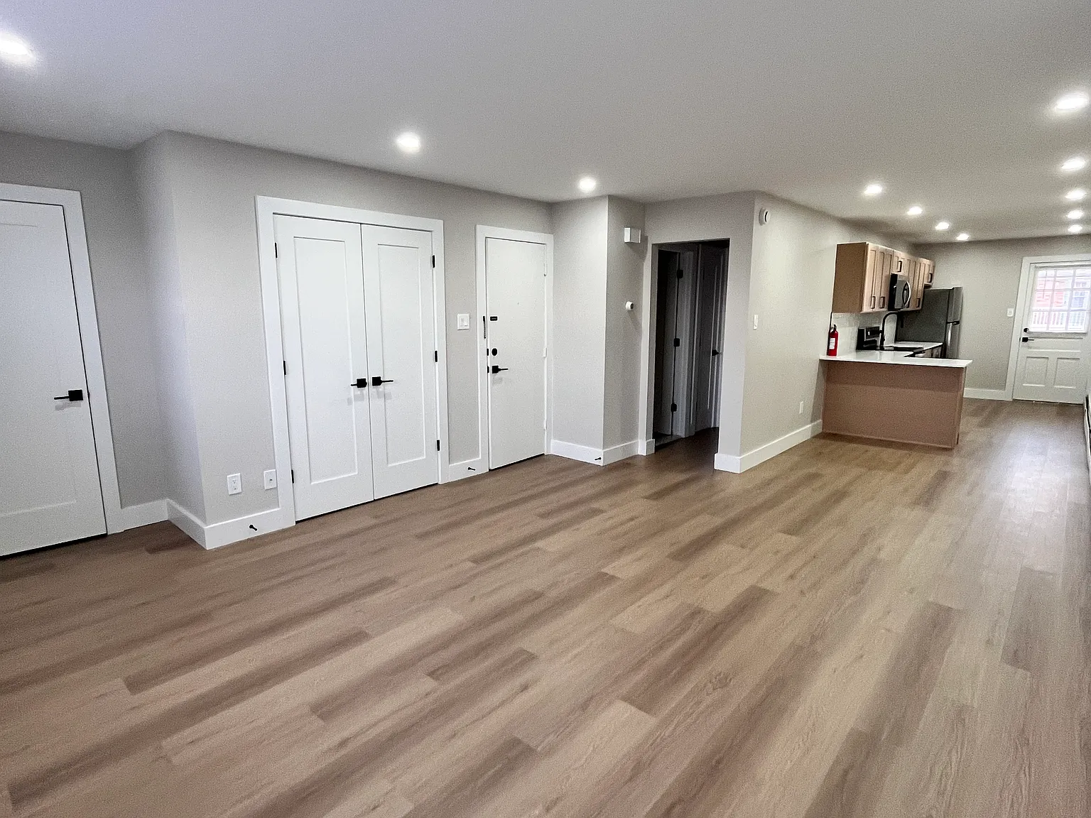 1 bed, 700 sqft, $1,725 — Photo 2