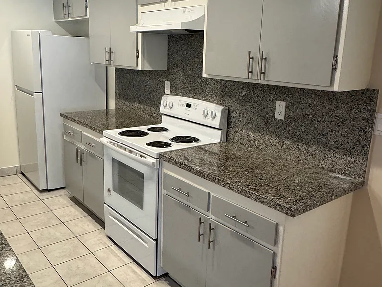 2014 S Bentley Ave #303 — Photo 5