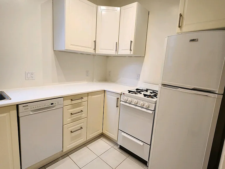 Another view of kitchen.