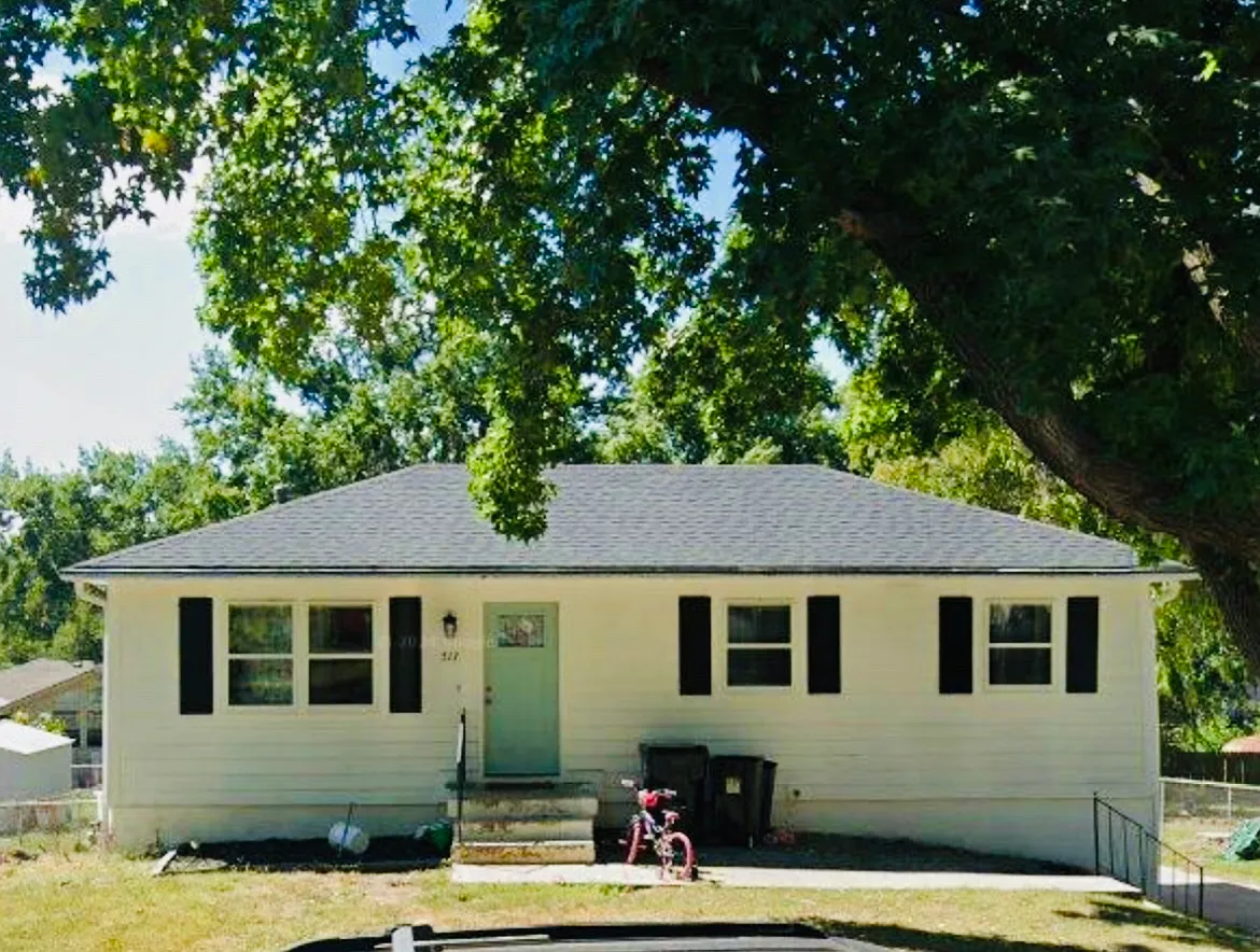 3 bed, 1284 sqft, $1,800 — Photo 1